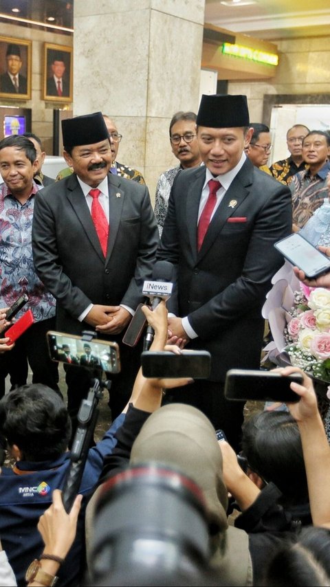 VIDEO: Gagah! AHY Hormat Disalami Jokowi & Prabowo Usai Dilantik Jadi Menteri ATR/BPN