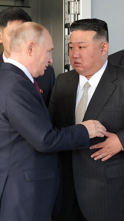 Bestie! Putin Beri Hadiah Mobil Mewah ke Kim Jong Un, Ini Penampakannya