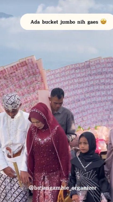 Viral Garut Wedding Makes People Astonished, Jumbo Money Bouquet and Household Furnishings