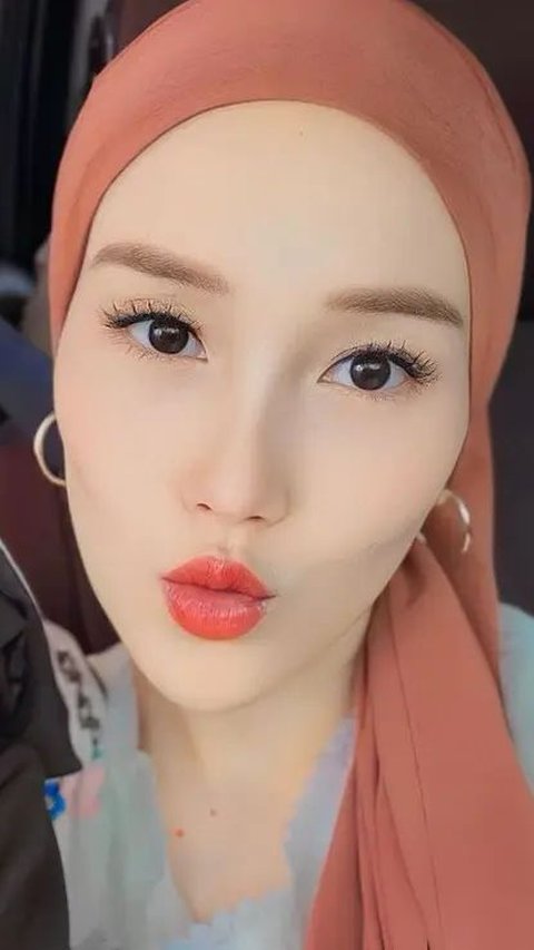 Penampilan Cantik Ayu Ting Ting Pakai Turban di Pengajian Persiapan Nikah