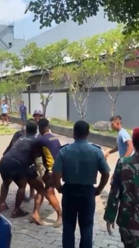 Momen Menegangkan Komandan Kopaska Turun Tangan saat Dua Prajurit 'Berantem', Tiba-Tiba Ada Ledakan Berujung Haru