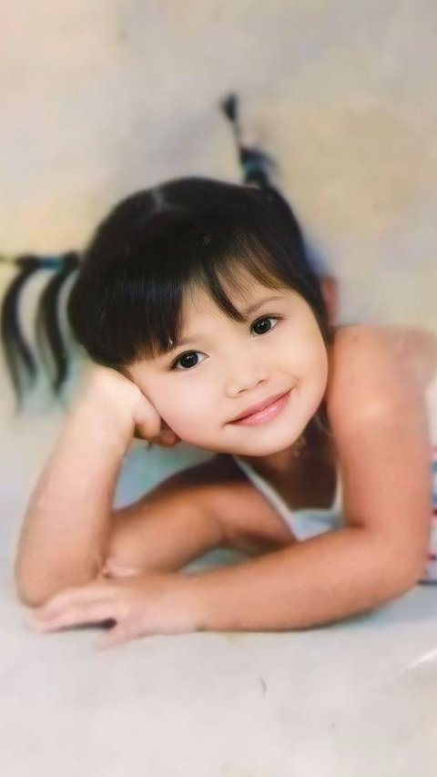 This Beautiful Child is the Eldest Daughter of a Controversial Celebrity, Can You Guess?