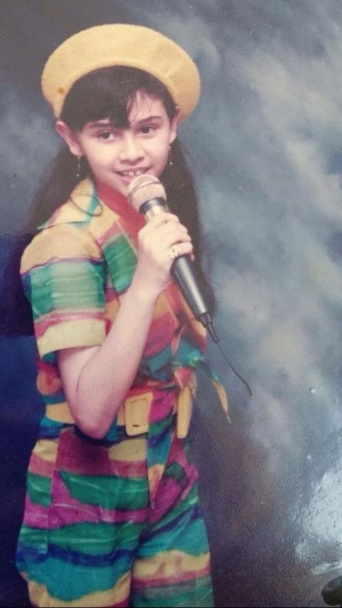 This Little Girl Holds the Mic, Famous Artist and News Anchor's Wife