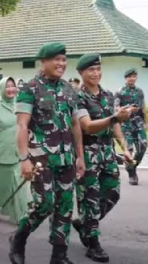 Aksi Kejutan Jenderal TNI Pemilik Pasukan Baret Hijau, Cek Kamar & Masuk Dapur Prajurit
