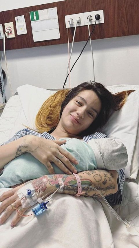 Sheila Marcia Gives Birth to Her Fifth Child, Netizens are Jealous of Her Appearance After Giving Birth