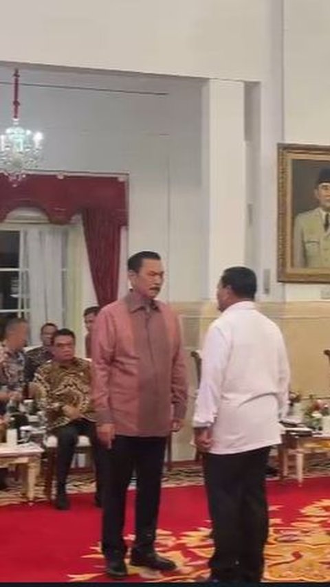 VIDEO: Momen Prabowo & Luhut Saling Beri Hormat Lalu Bicara Serius, Menteri Lain Minggir