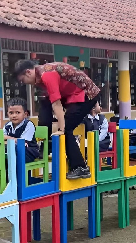 Kreatif dan Totalitas, Guru TK Bikin Simulasi Stasiun Kereta Api di Sekolah