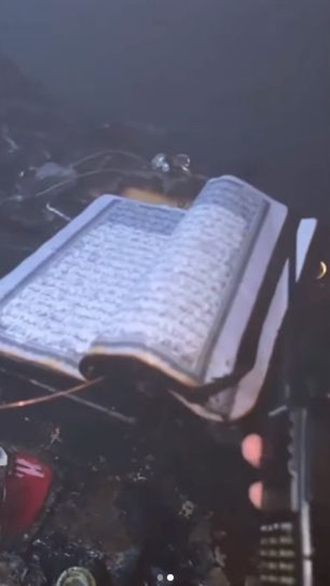 Viral Quran Found Intact in the Midst of a Severe Fire, Letters Still Clearly Visible