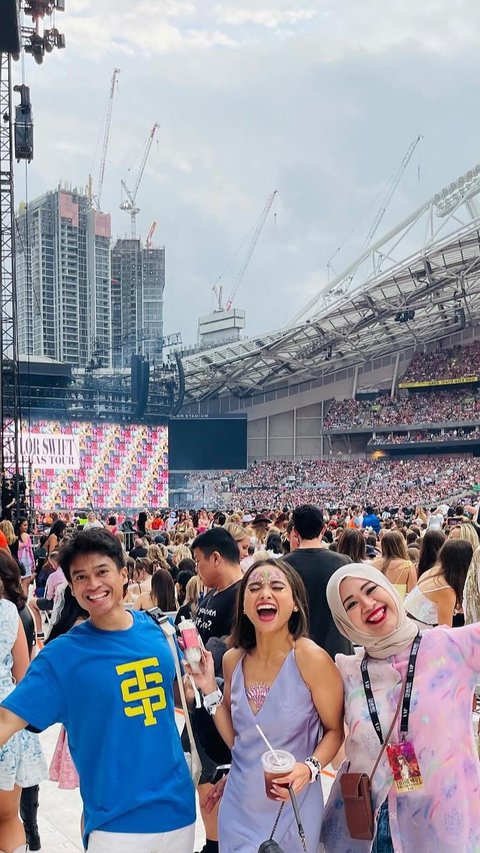 Heboh Banget! Intip Foto-foto Keseruan Acha Septriasa saat Nonton Konser Taylor Swift di Australia