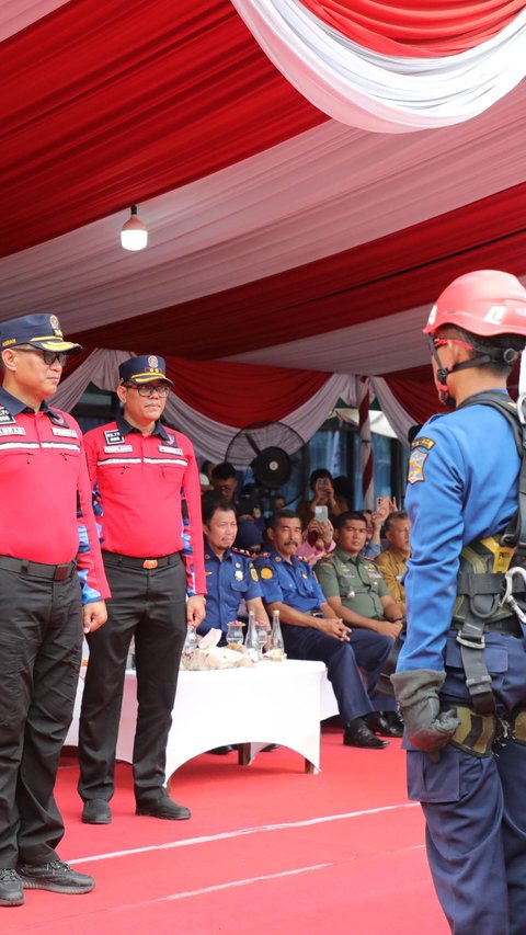 Kemendagri ke 50 Pemda: Tolong Perhatikan Petugas Damkarnya, Mereka Bekerja dengan Risiko Tinggi