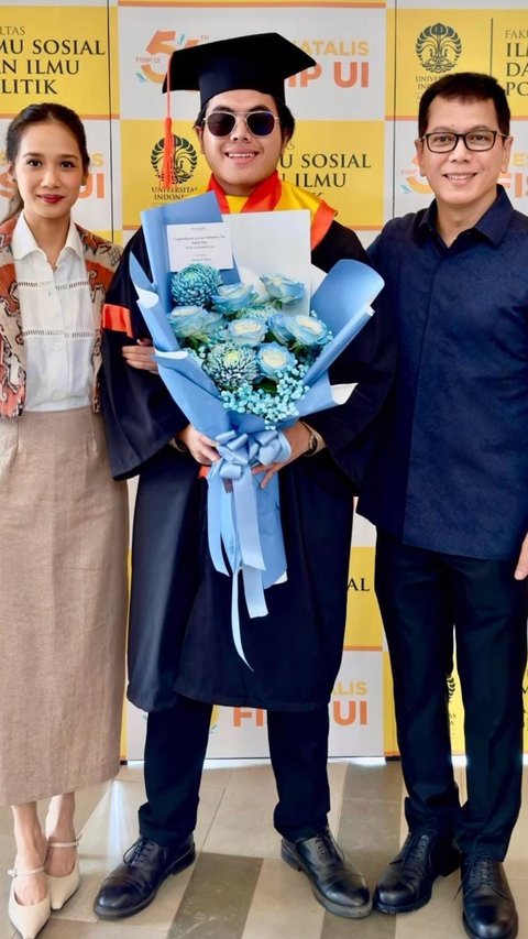 Potret Putra Ganteng Wishnutama Wisuda di Universitas Indonesia, Penampilan Gista Putri Jadi Sorotan