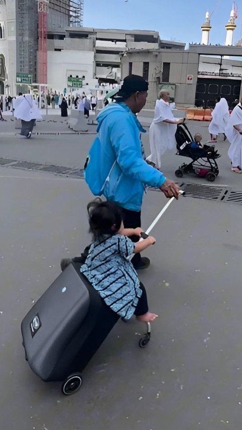 Lucky When Spoiled by Grandpa 'Level Dewa', Taken Care of Since Birth and Invited to See Ka'bah