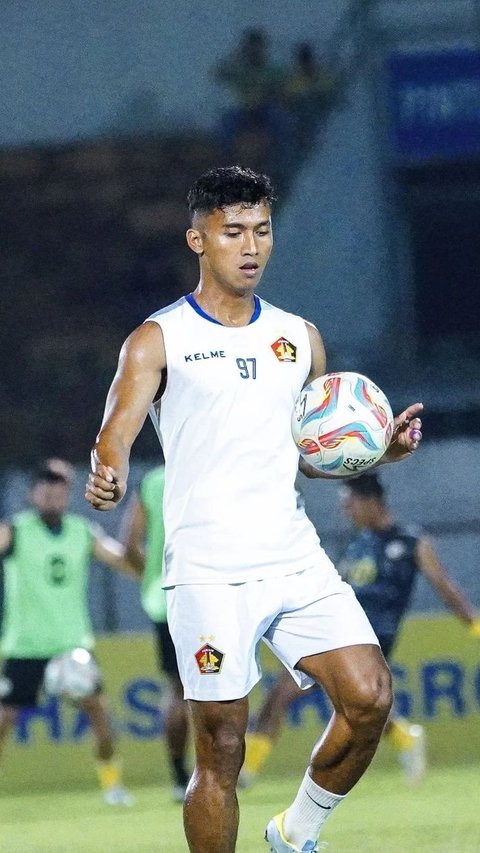 Lebih Dekat dengan Mohammad Khanafi Striker Persik Kediri, Begini Kehidupannya Bareng Anak dan Istri