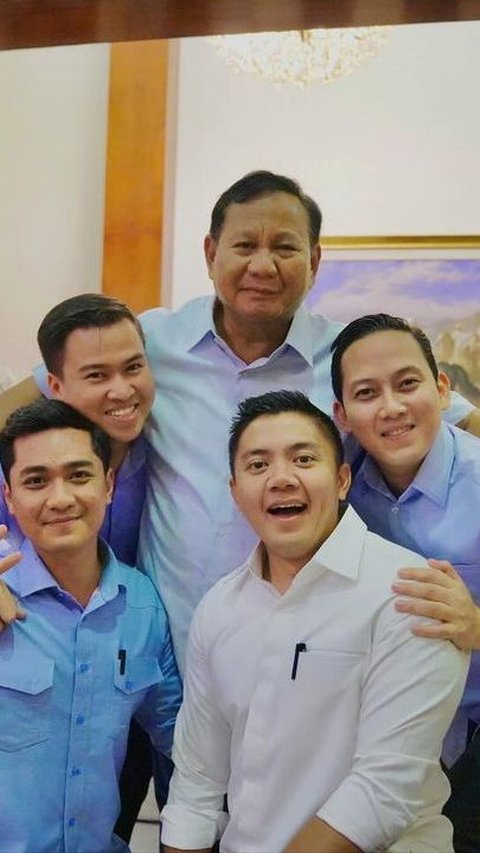 Potret Kedekatan Prabowo Subianto sama Ajudan & 3 Sesprinya yang Jarang Terekspose, 'Lebih Manja dari Anaknya