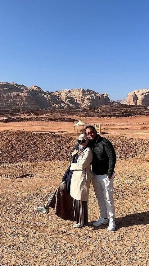 Semakin Berumur Makin Romantis, Potret Meisya Siregar dan Bebi Romeo 'Honeymoon' di Jordania