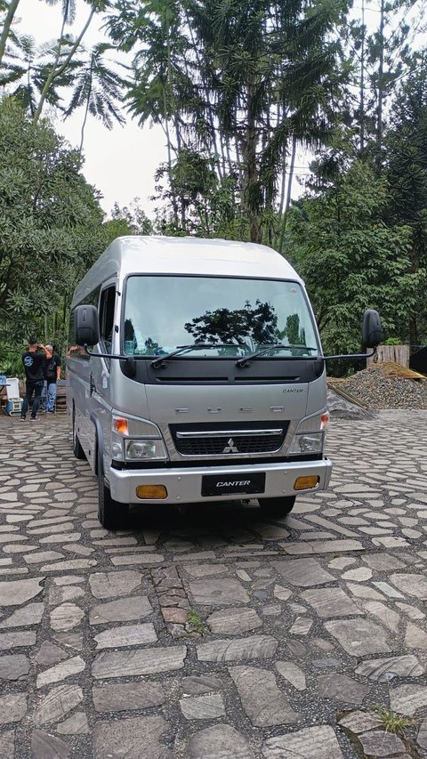 Mitsubishi Fuso Canter Bus Pakai Karoseri Penggarap Bus Mercedes PO Haryanto