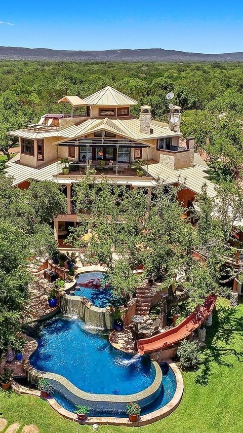 Portrait of a House with a Luxury Waterpark, Children's Dream