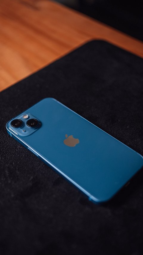 Kisah Pria Petugas Kebersihan Dinyinyirin karena Punya iPhone, Ungkap Perjuangan Kejar Paket C hingga 'Nyambi' Jadi Konten Kreator