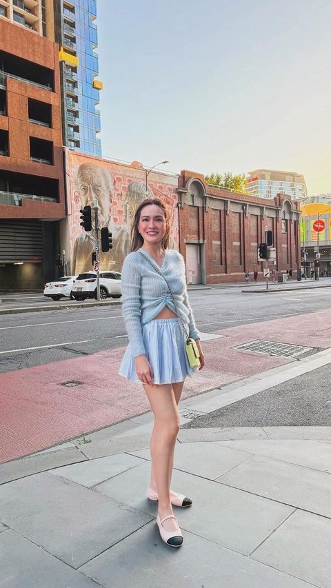 Bak Anak SMA, Potret Cute dan Cantiknya Shandy Aulia saat Jalan-Jalan di Australia
