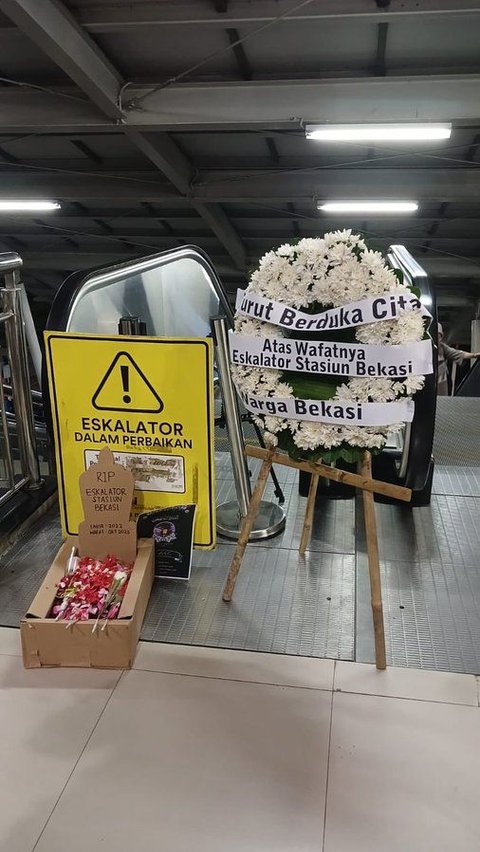 Viral Karangan Bunga 100 Hari Rusaknya Eskalator Stasiun Bekasi, Jadi Sorotan Media Asing