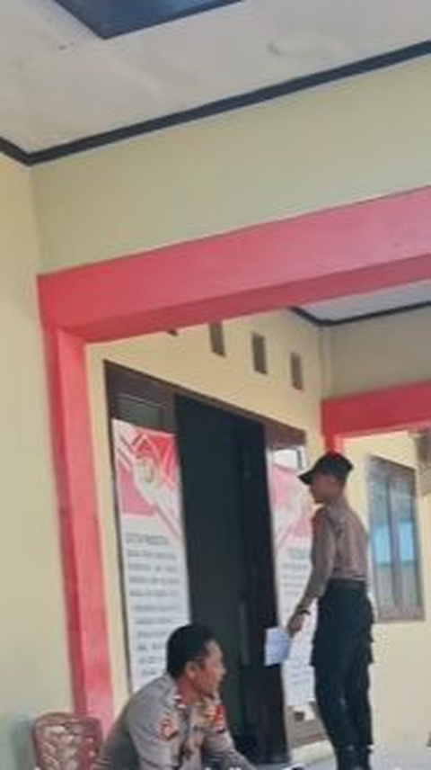 Di Kantor Komandan di Rumah Bapak, Momen Anak dan Ayah Sama-Sama Polisi Bertemu di Kantor jadi Sorotan