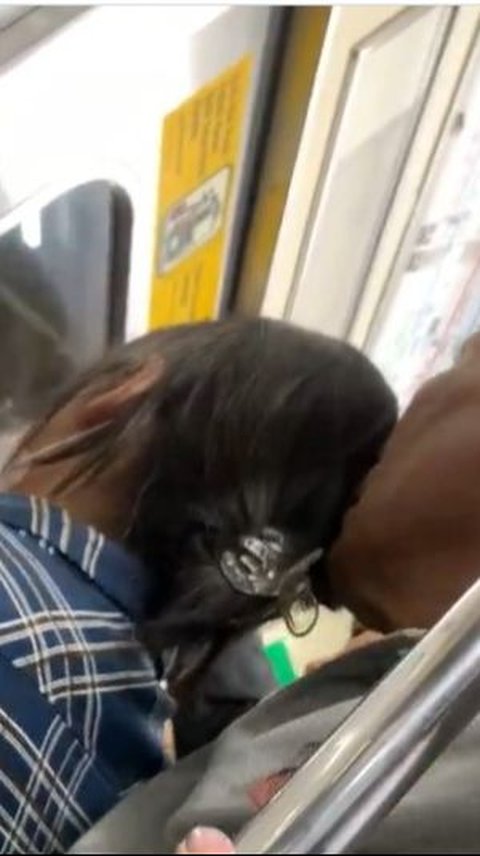 Tak Bisa Dibiarkan! Viral Pria Endus-Endus Kepala Perempuan di KRL, Perekam Video: CommuterLine Nggak Mau Nambah Gerbong Khusus Wanita?