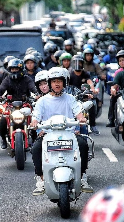 Portrait of Artists Sunmori with Gibran, Raffi Ahmad Riding a Limited Edition Matic Scooter