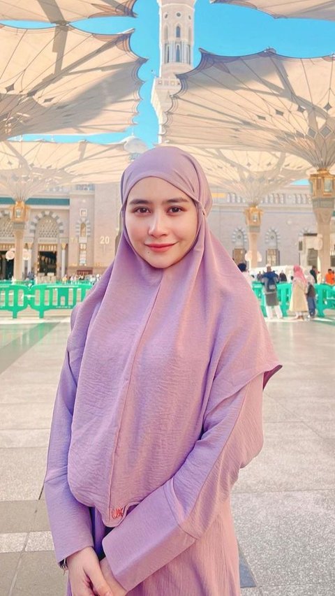 9 Photos of Prilly Latuconsin's Hotel Room in Makkah, Can See the Ka'bah Directly