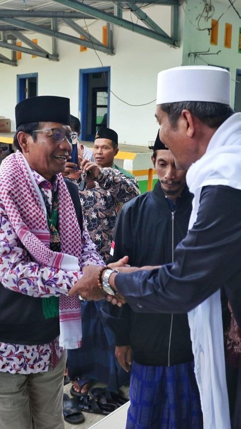 Mahfud Tegaskan Program Insentif Guru Ngaji untuk Semua Agama