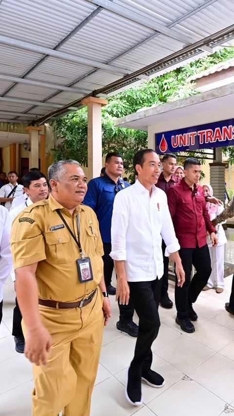 Tinjau RSUD Kumpulan Pane Tebing Tinggi, Jokowi Janjikan Renovasi dan Tambah Kapasitas Bangunan