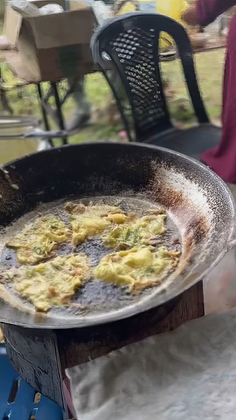 Unique! This Viral Wedding is Held with a Night Market Theme, Catered by Fried Food Sellers and Other Traditional Foods