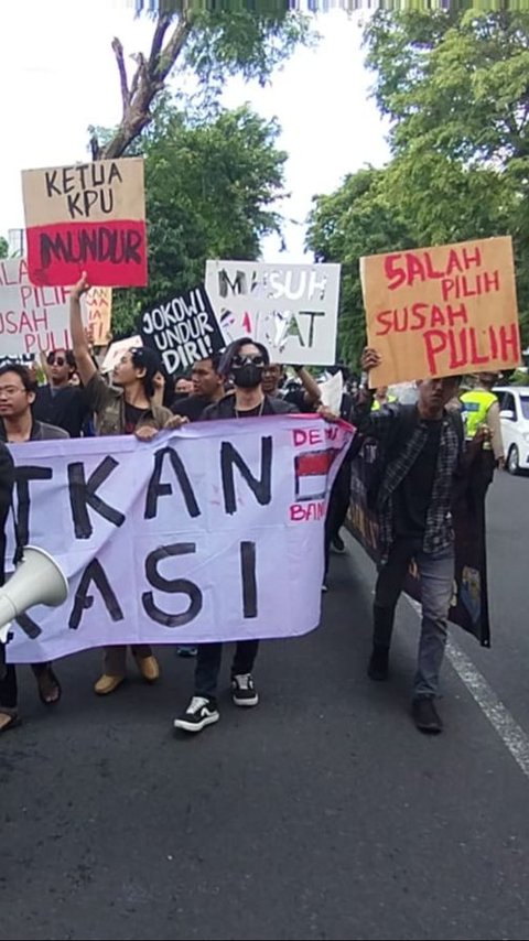 Mahasiswa di Bali Tuntut Ketua KPU RI Hasyim Asy'ari Mundur