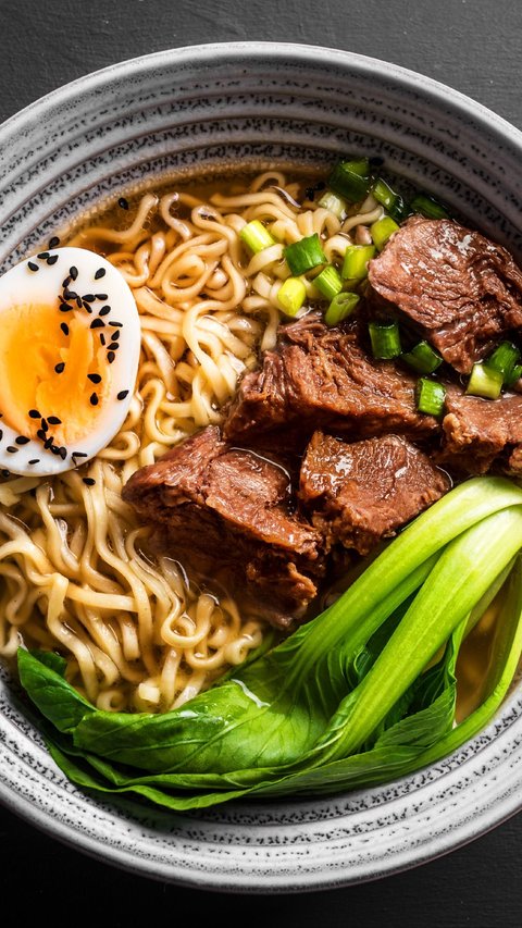 Homemade Beef Miso Ramen Recipe, Delicious Dish for Rainy Days
