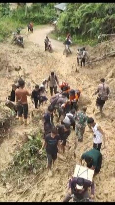 23 Korban Meninggal dalam Banjir dan Longsor di Pesisir Selatan