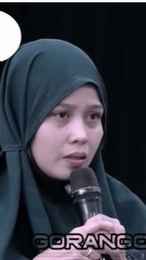 10 Portraits of Agnes Monica's Convert Figure, Crying While Reading Shahada