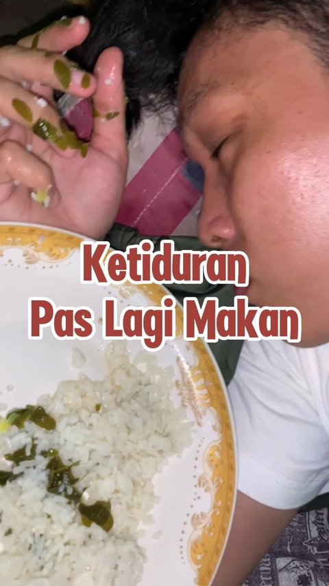 Lagi Makan Malam, Pemuda Ini Malah Ketiduran Sambil Pegang Piring