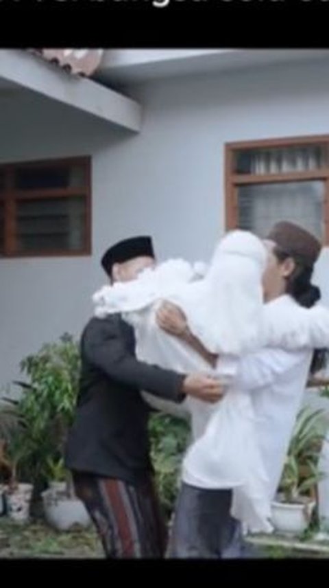 Viral Momen Anak Bungsu Menikah, Perlakuan Manis Ayah dan Sang Kakak Curi Perhatian