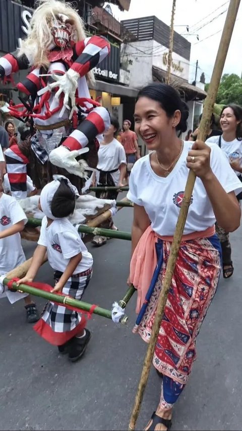 Potret Artis Ramaikan Pawai Ogoh-Ogoh Nyepi 2024 di Bali, Dari Happy Salma Hingga Nicholas Saputra