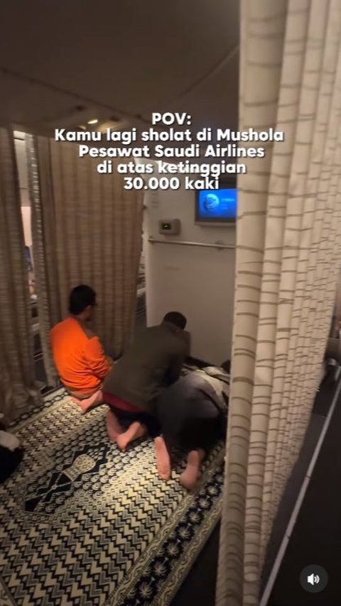 This Airline Provides a Mosque Inside the Plane, You Can Pray at an Altitude of 30 Thousand Feet