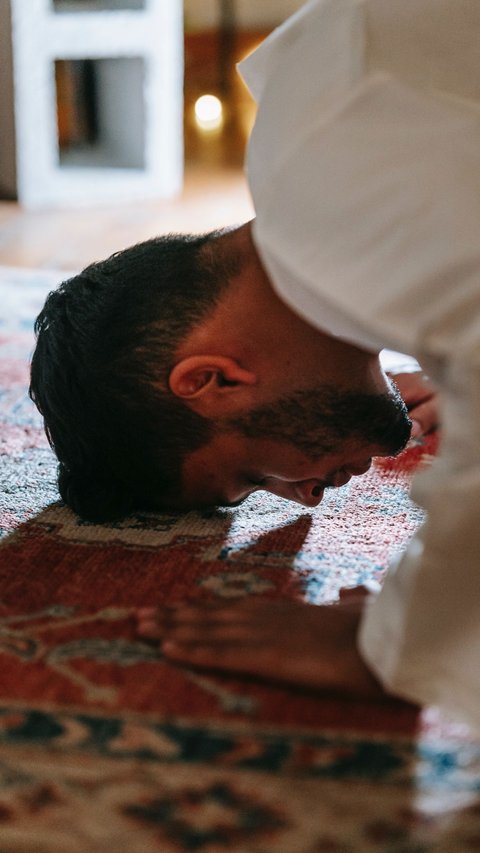 Doa Sujud Terakhir Arab Latin dan Artinya, Pahami Hukumnya