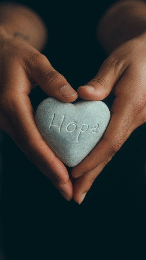 30 Powerful Hope Quotes to Keep You Going Through Stressful Times