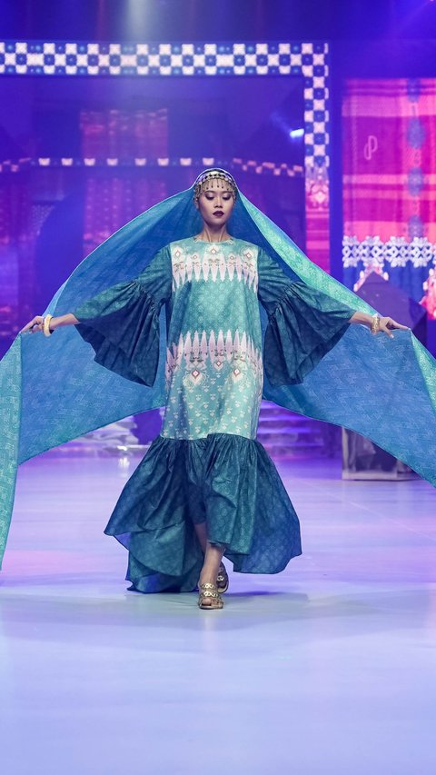 Peek at the Glitter of Raya Fashion at Modinity Fashion Parade 2024