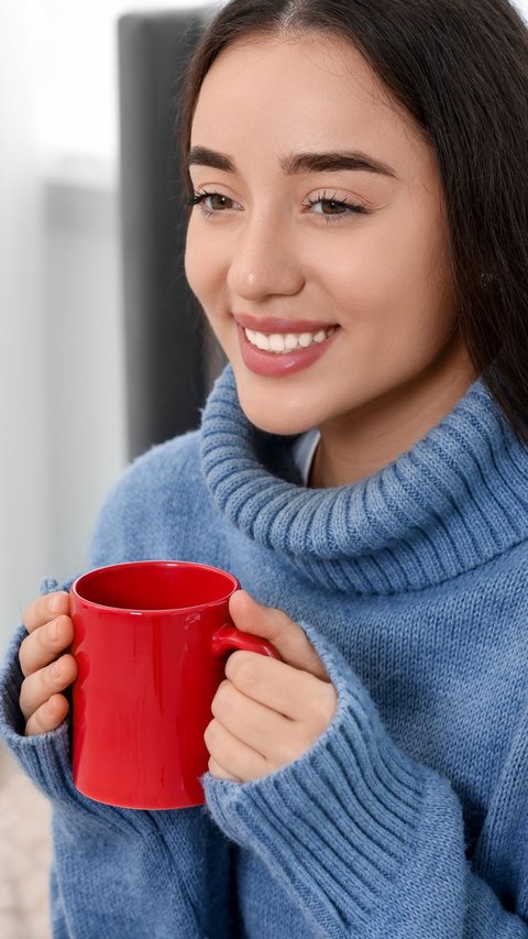 Unique Tricks to Reduce Sweet Drinks, Drink from a Red Mug