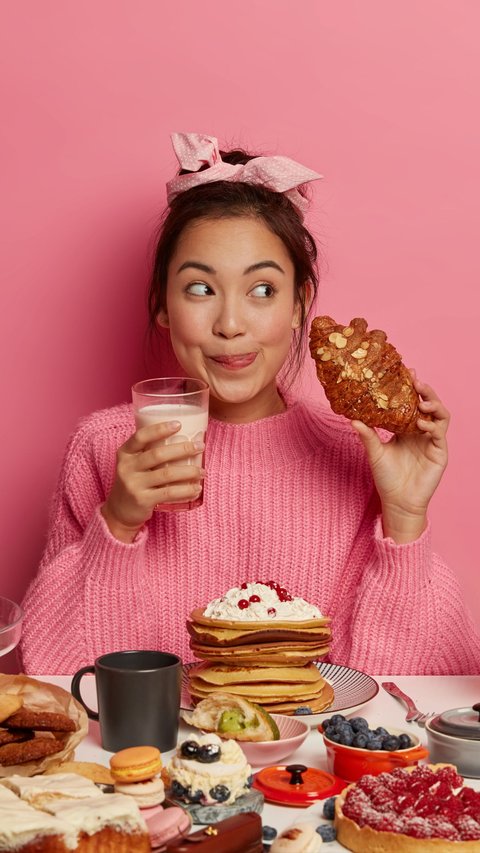 Bolehkah Menonton Mukbang saat Puasa? Begini Penjelasannya dalam Kitab Fikih