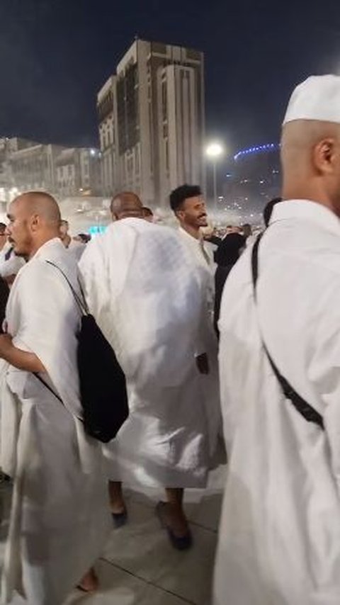 Gercepnya Petugas Kebersihan di Masjidil Haram, Sat Set Bertugas Area Langsung Bersih Usai Waktu Berbuka Puasa