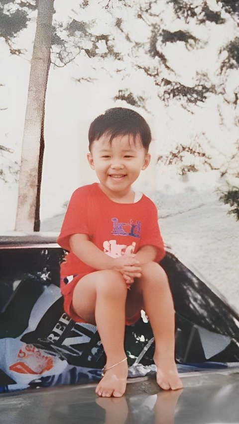 This Child Became Famous as a Member of a Famous Boy Band in His Era and Just Bought a House from Selling Seblak