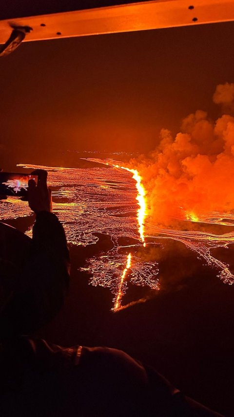 FOTO: Penampakan Letusan Keempat Gunung Berapi di Islandia Ciptakan Celah Baru, Cahaya Lava Bikin Langit Malam Terang Berwarna Oranye