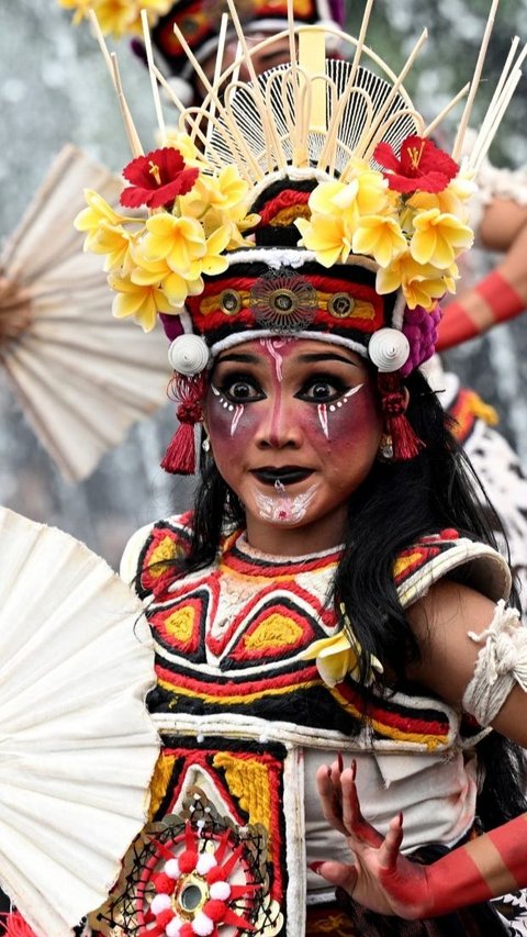 FOTO: Semarak Parade Tarian Ogoh-Ogoh Menjelang Hari Raya Nyepi di Bali