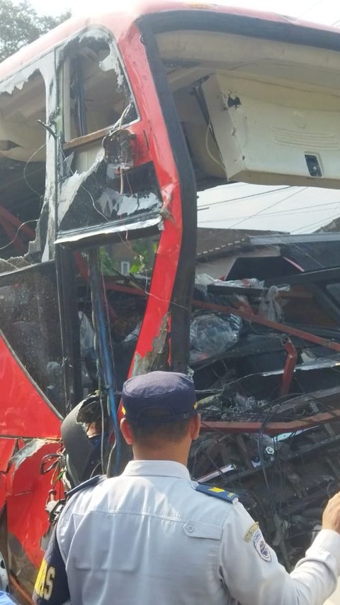 Bus Seruduk Truk dan Deretan Rumah Warga di Malang, Satu Orang Meninggal Dunia