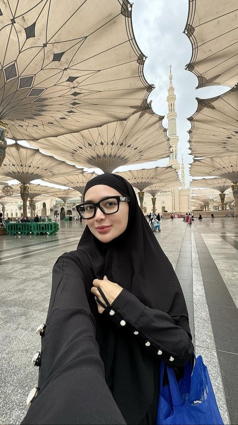 8 Gaya Artis Umrah di Bulan Ramadan 2024, Wika Salim Pakai Hijab Banjir Pujian, Super Cantik